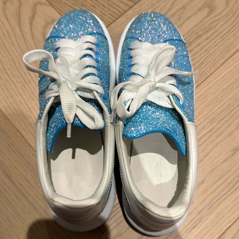 Alexander Mc’Queens Lt Blue Glitter Crystal Larry Sneaker